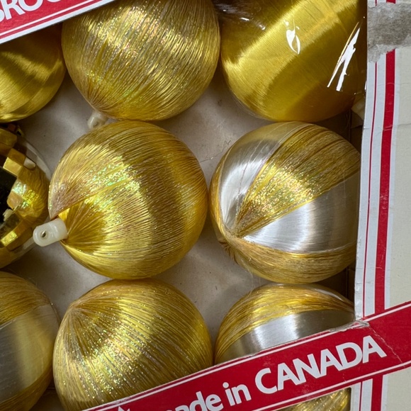 Vintage Alderbrook GOLD Satin Sheen Ball 9 Unbreakable Christmas Tree Ornaments - Picture 2 of 9